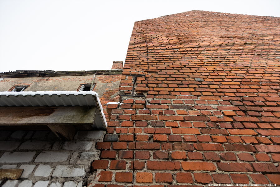 После 30 лет разрушений: в Железнодорожном готовятся к восстановлению фахверковых складов (фото)