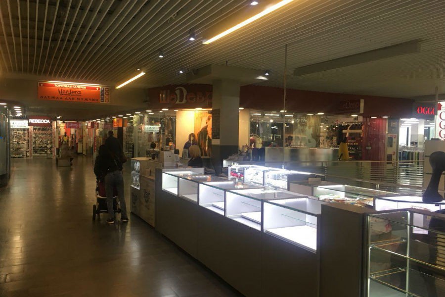 В «Акрополе» продавцы стали собирать товар, опасаясь закрытия (фото)