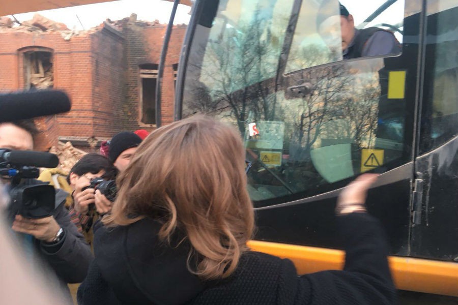 Собчак попыталась остановить снос дома на Томской (видео)