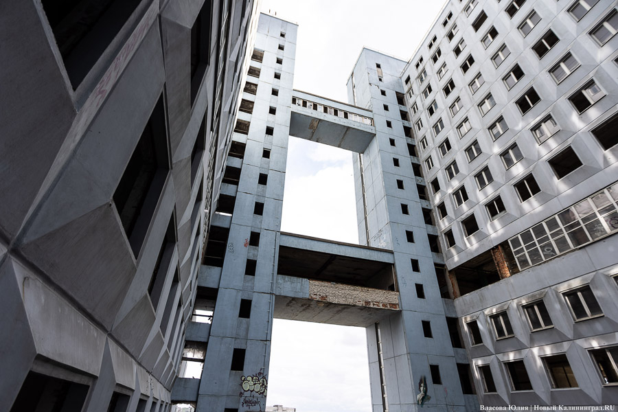 «Первый кран собран»: Алиханов рассказал о ходе работ по сносу Дома Советов