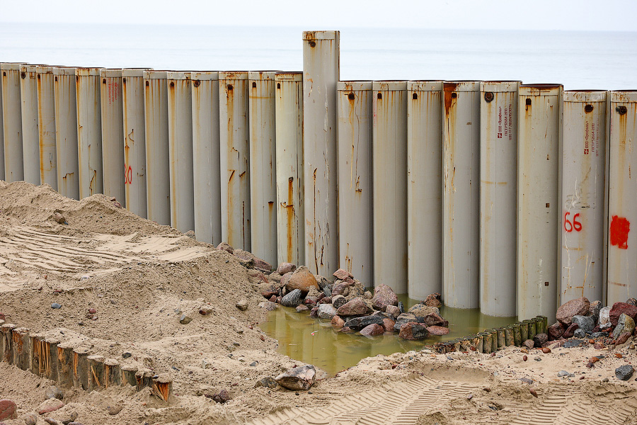 Вода, сваи, буны: что происходит в Светлогорске, где реконструируют старый променад (фото)