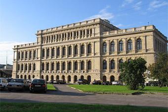 Цуканов потребовал от властей города не строить торговый центр у ДКМ