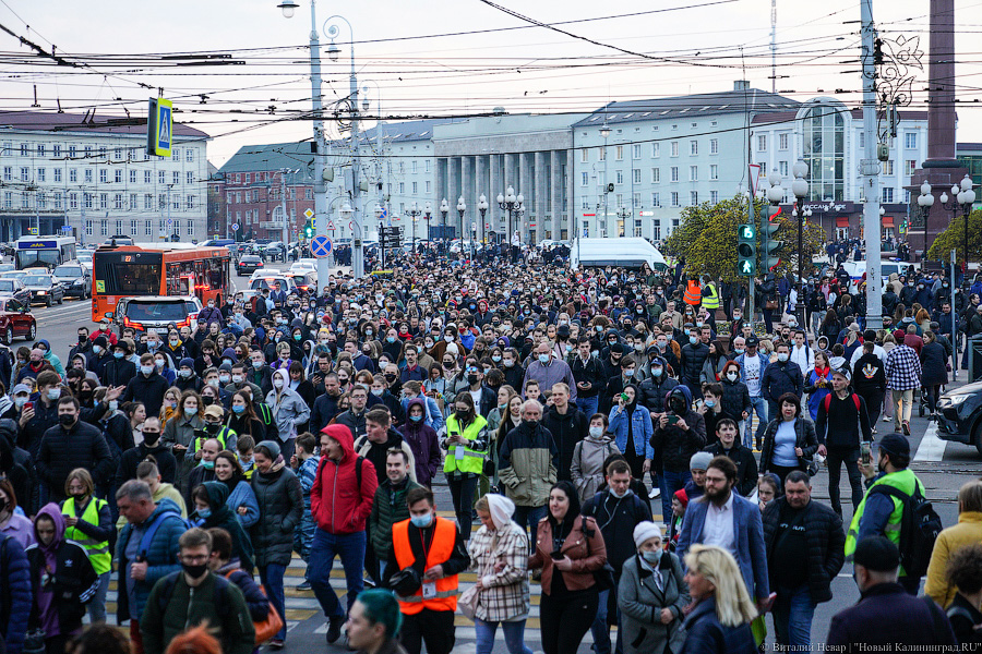 «Свободу политзаключенным»: как прошла акция сторонников Навального в Калининграде (фото)