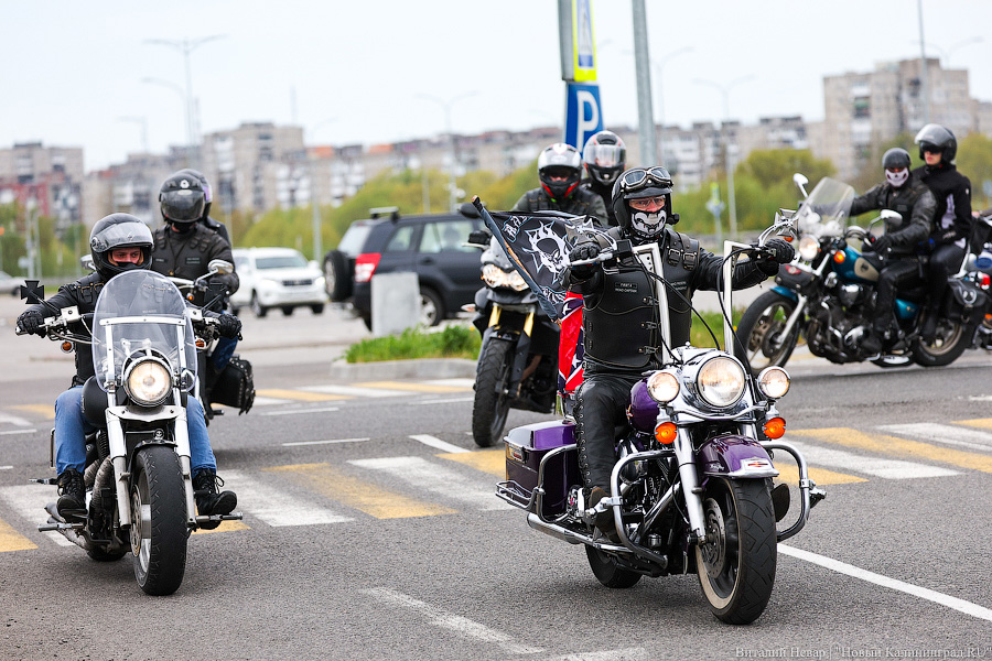 Дреды, шлемы и усы: в Калининграде официально стартовал мотосезон (фото)