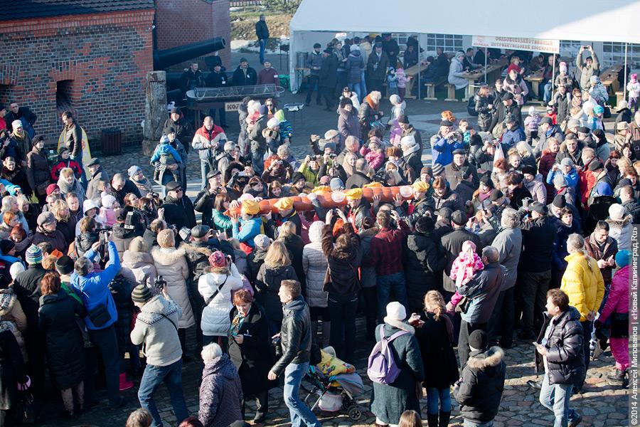 Кот, пацан и королева: в Калининграде прошел праздник длинной колбасы