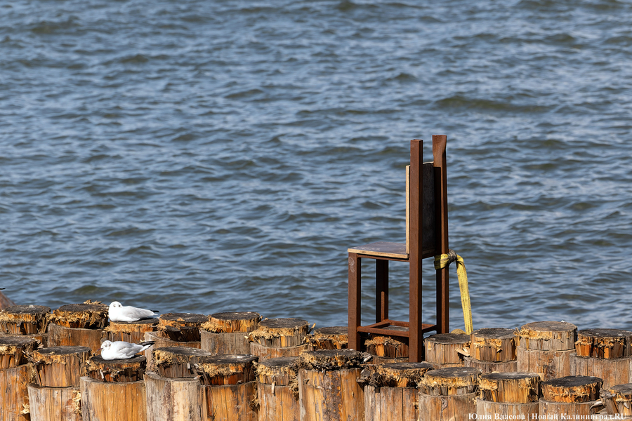 С видом на море и стройку: как выглядит пляж в Светлогорске этим летом