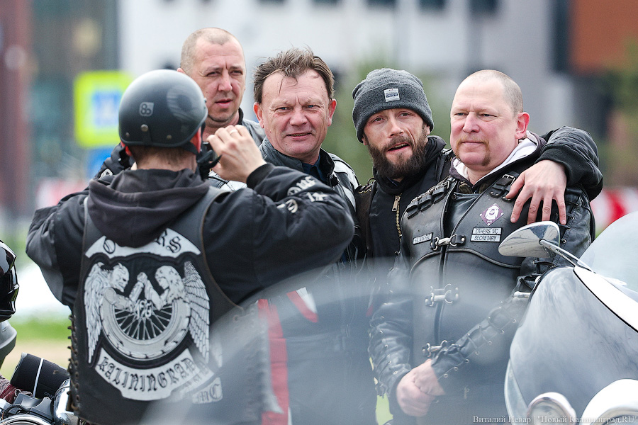 Дреды, шлемы и усы: в Калининграде официально стартовал мотосезон (фото)