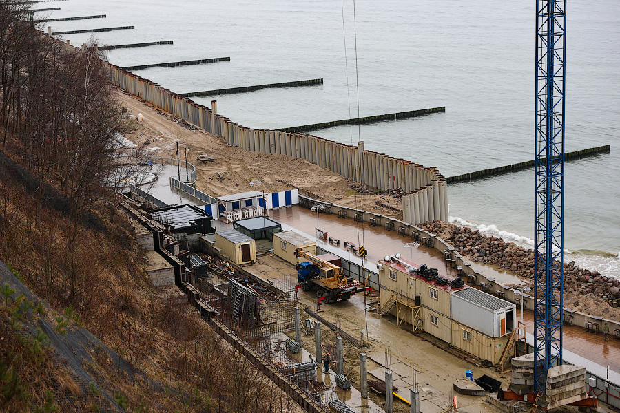 Вода, сваи, буны: что происходит в Светлогорске, где реконструируют старый променад (фото)