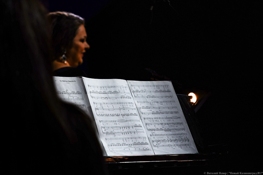 Любовь и жизнь: во Фридрихсбургских воротах выступила солистка Михайловского театра (фото)