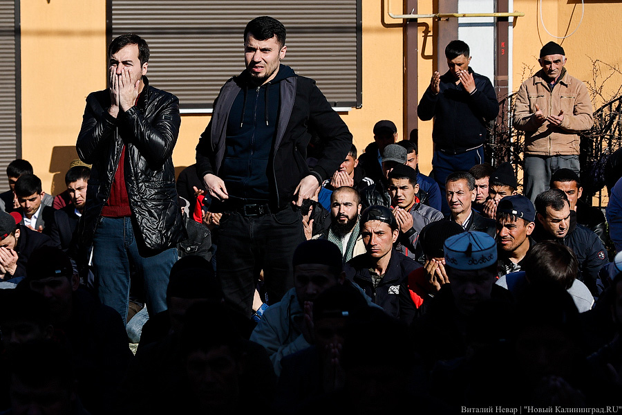 Сотни мусульман совершили под Калининградом молитву в честь Ураза-Байрам (фото)