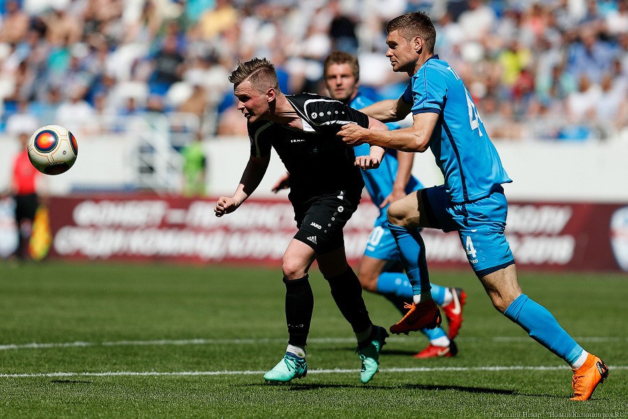 В обмен на пробки: церемония открытия и матч «Балтика» — «Тюмень» (фото)