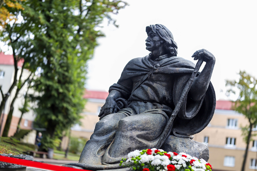 Памятник просветителю Скорине открыли на территории корпусов БФУ им.Канта (фото)