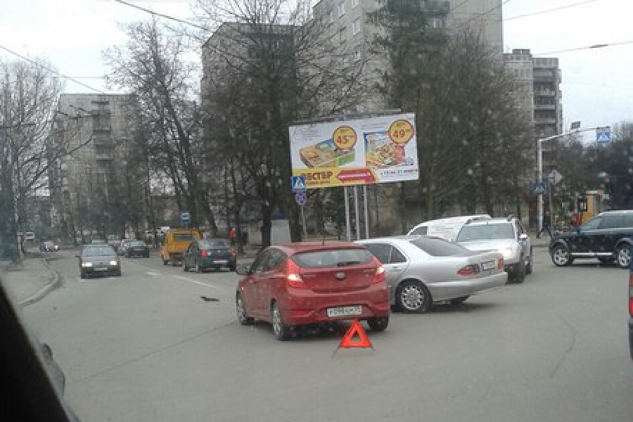 На ул.Киевская образовалась пробка из-за аварии (фото)