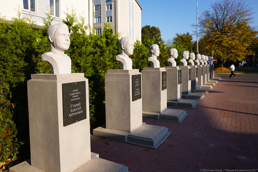 Ещё одна попытка: в Чкаловск вновь вернули бюсты лётчиков (фото)