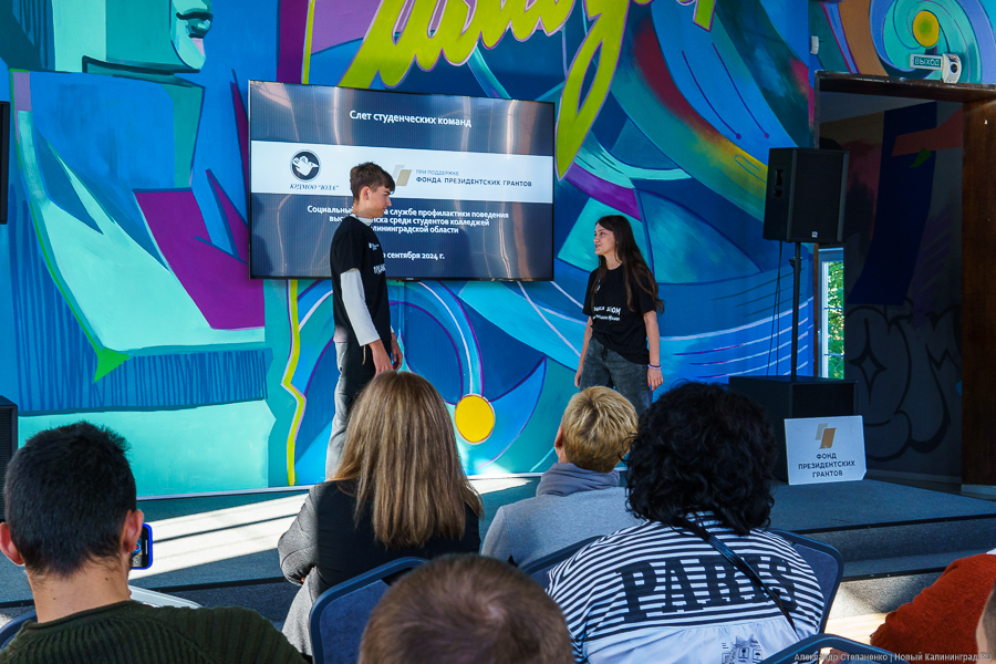 «Ошибка выжившего в общежитии»: в Калининграде прошла премьера форум-спектакля