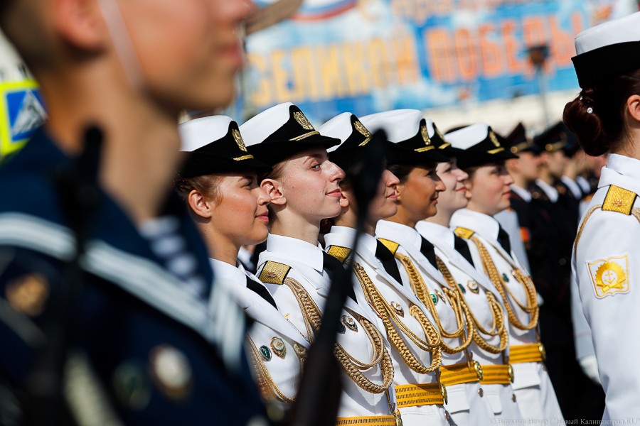 9 мая: курсантки БВМИ в новой форме на Параде Победы в Калининграде