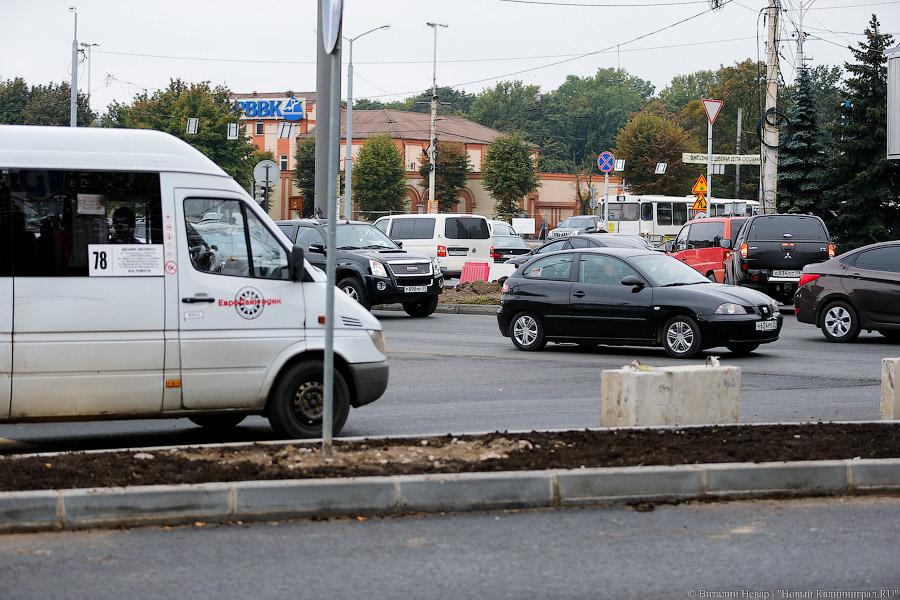 Пробки по центру: новая схема движения вызвала заторы на площади Василевского