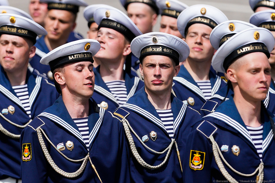Пушки и «мини-Петр»: в Балтийске прошёл парад в честь Дня Балтфлота (фото)