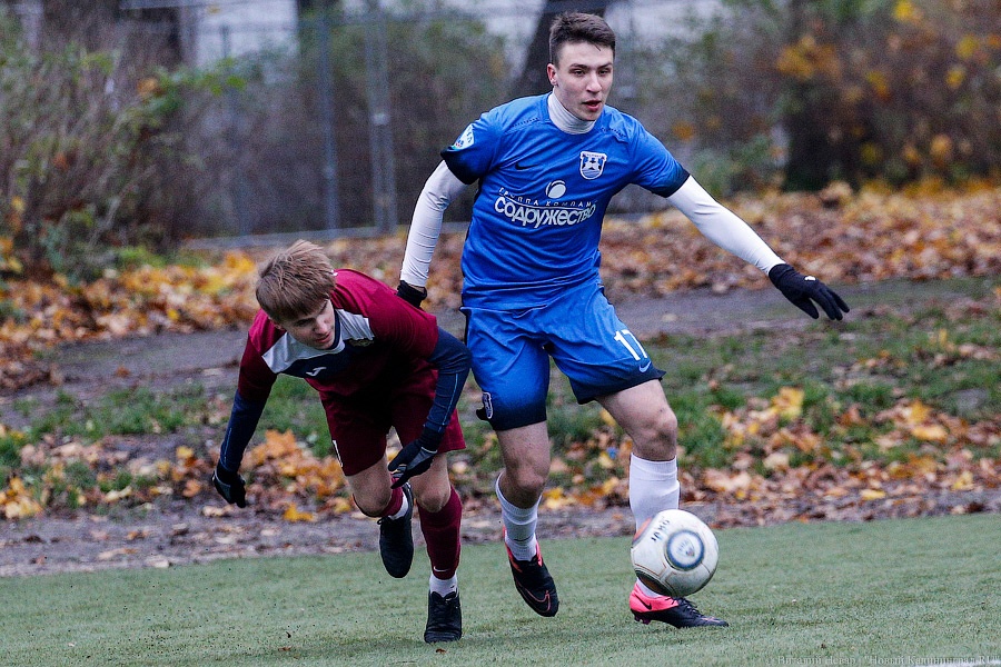 Футбол на синтетике: как в Калининграде на искусственном поле играли