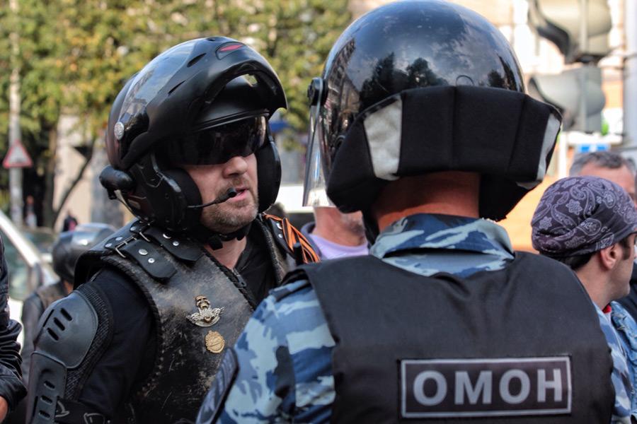 Протест протесту: на митинге против войны на Украине потасовку разнимал ОМОН