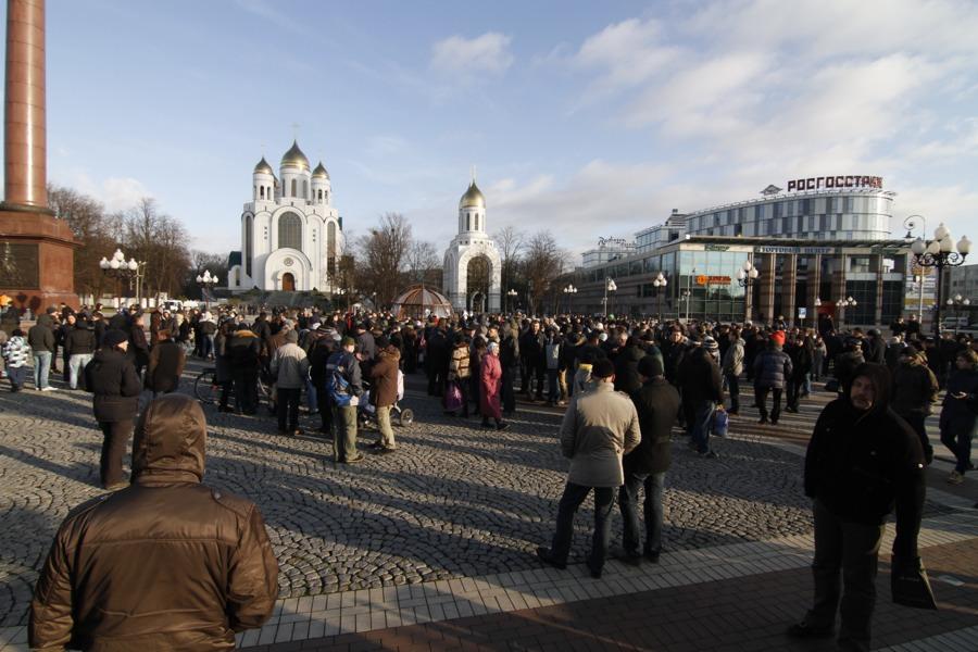 На площади Победы состоялся несанкционированный митинг: фоторепортаж