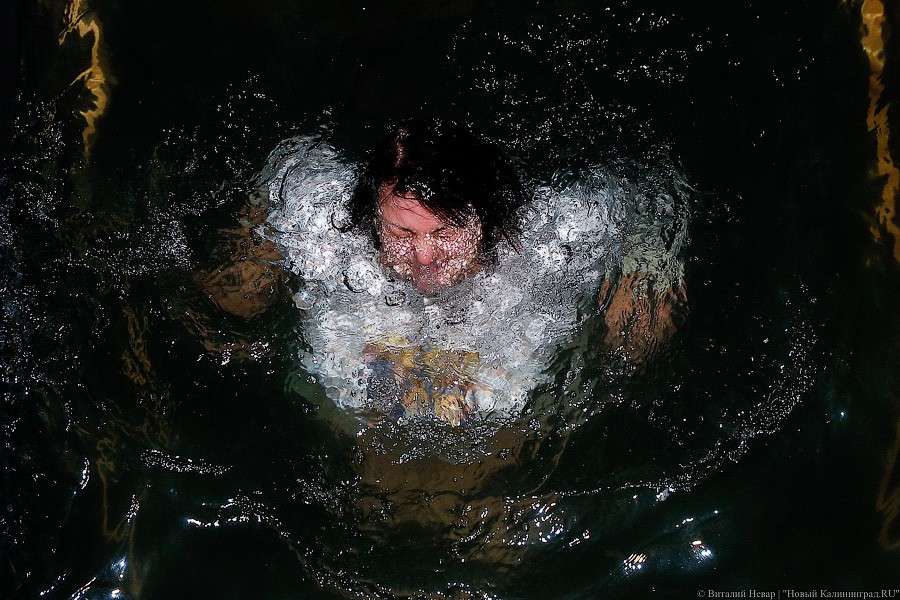 Окунулся, перекрестился: как прошли Крещенские купания в Калининграде (фото)