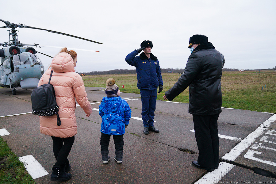 Полет в подарок: летчики Балтфлота исполнили мечту тяжелобольного 6-летнего мальчика