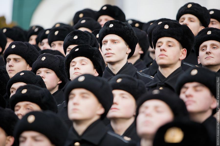 Форменный патриотизм: День Конституции в Калининграде отметили хоровым пением