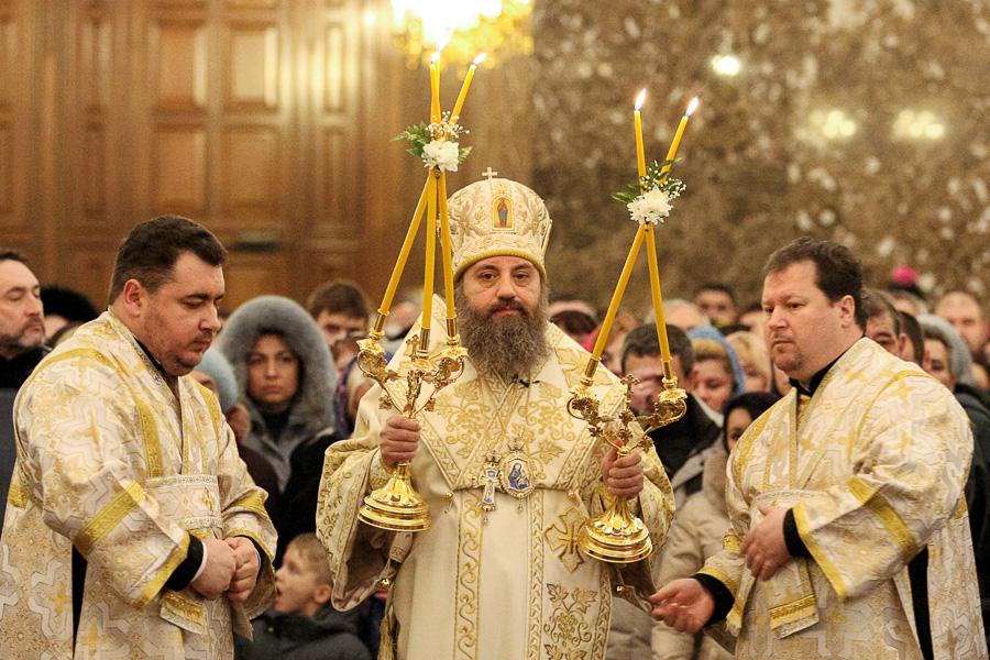 Рождество Христово: богослужение в Храме Христа Спасителя (фото)