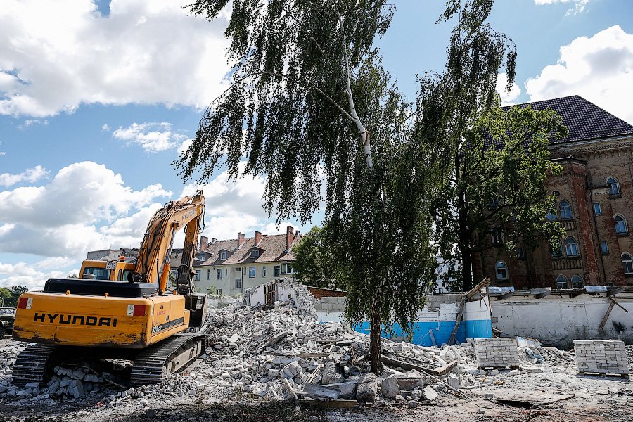 В Калининграде начали сносить здания военных казарм XIX века (фото) 