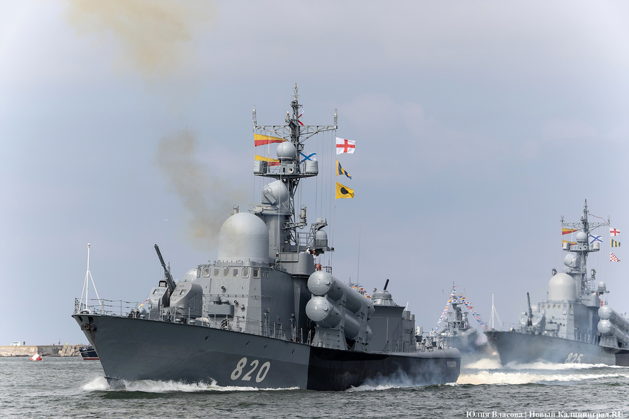 День ВМФ в Балтийске: как прошел парад кораблей Балтфлота (фото)