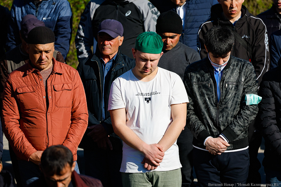 Сотни мусульман совершили под Калининградом молитву в честь Ураза-Байрам (фото)