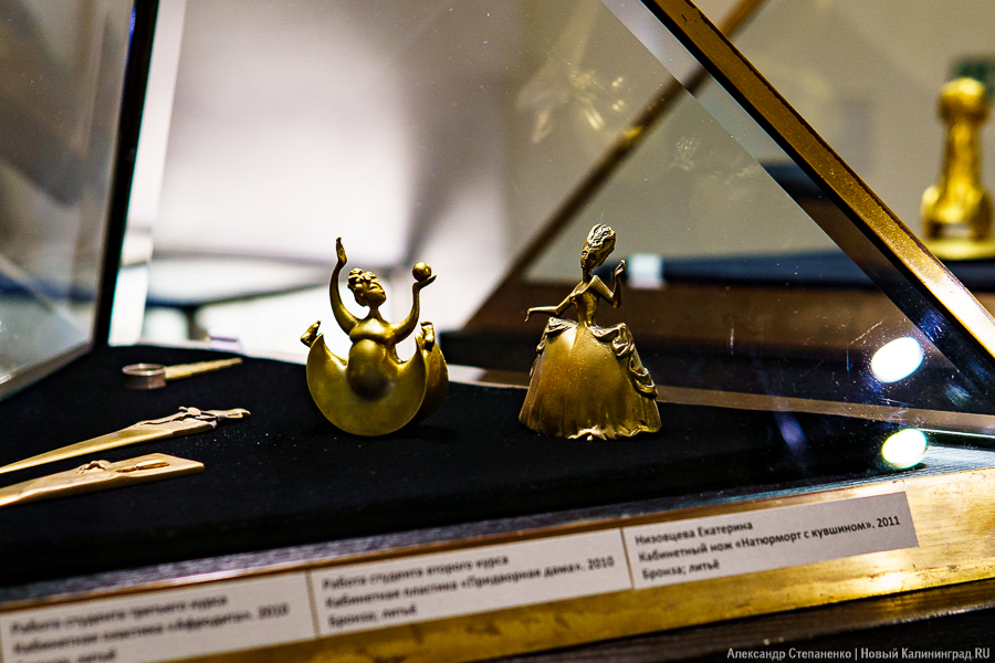 «Металлические метаморфозы»: в Музее янтаря открылась выставка выпускников «Мухи» (фото)