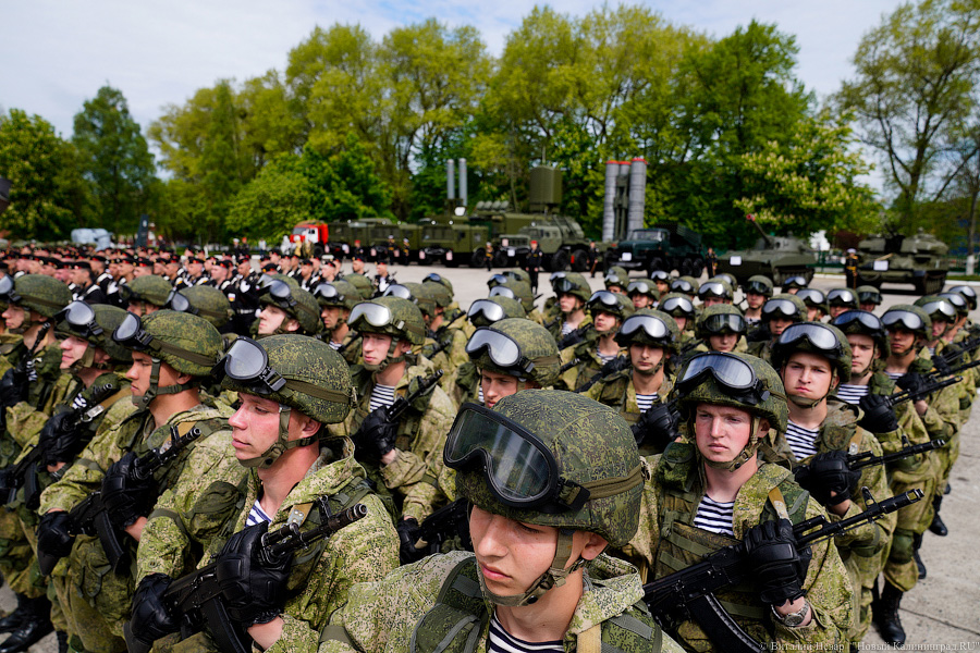 Пушки и «мини-Петр»: в Балтийске прошёл парад в честь Дня Балтфлота (фото)