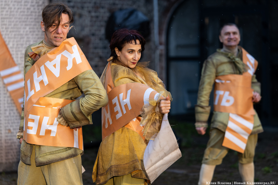 Не кантовать: в башне «Врангель» сыграли спектакль про Канта