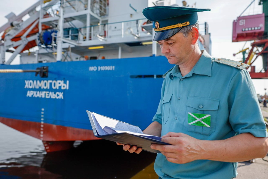 30 июня: сухогруз «Холмогоры» прибыл в Калининградский морской порт