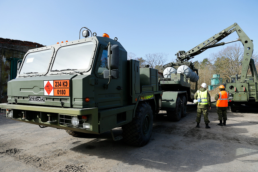 На страже: С-400 отразил атаку вероятного противника