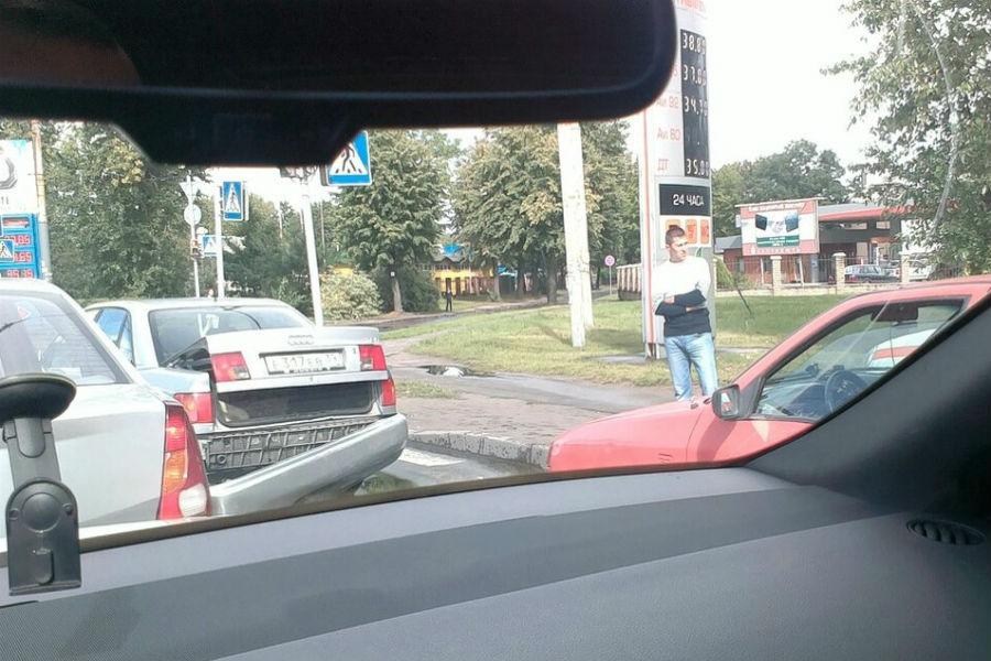 На Советском проспекте столкнулись два легковых авто (фото)