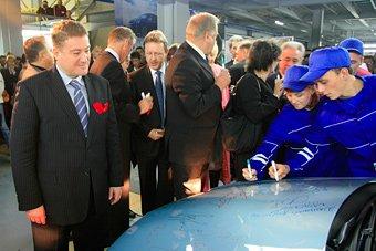 Сотрудники "Автотора" попросили Медведева выдвинуть Бооса на второй срок