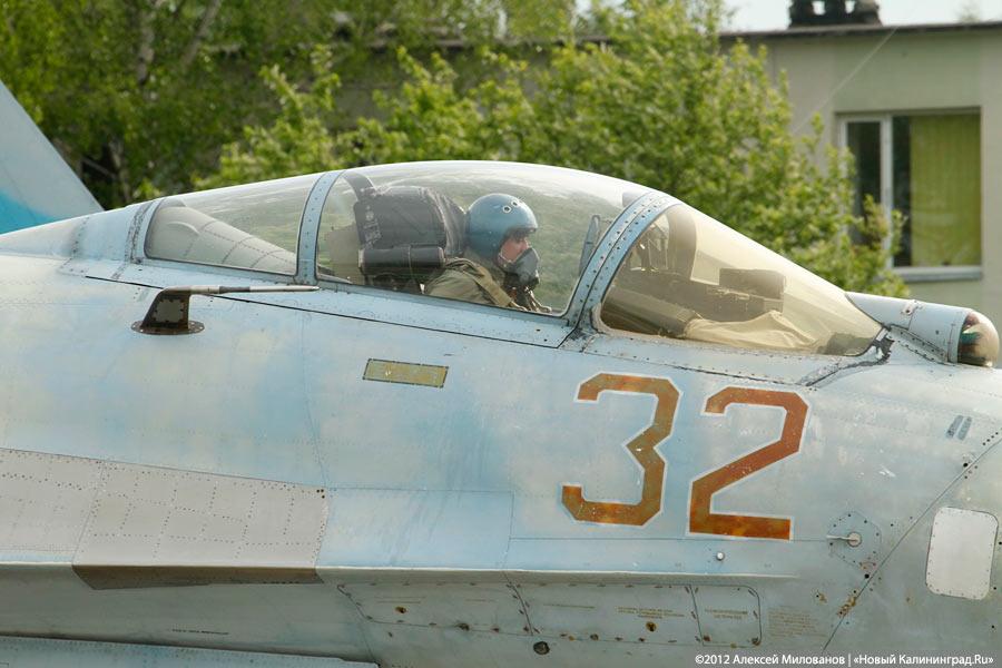 «Учёба в небе»: фоторепортаж с тренировочных полётов Су-27