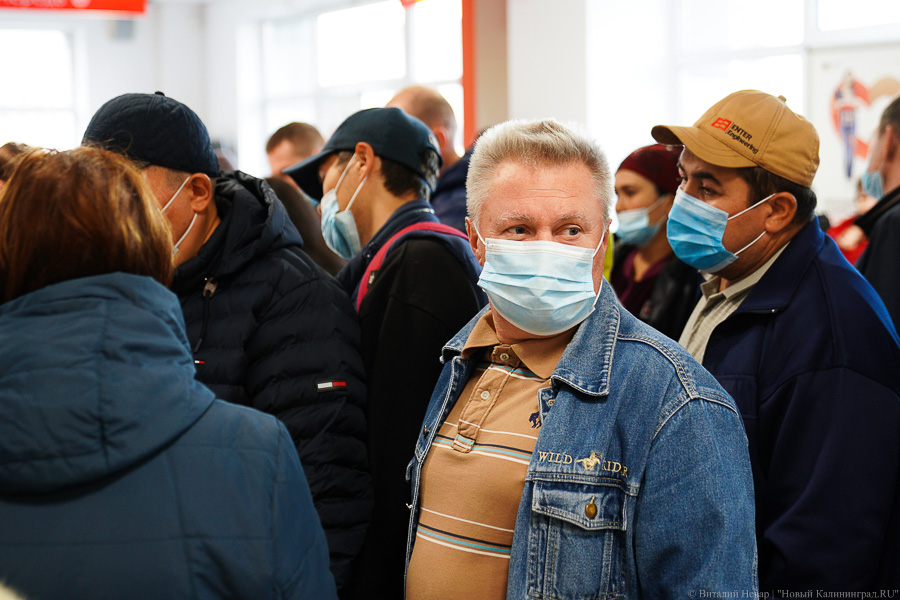 Вне зоны ковид-фри: что происходит в МФЦ на площади Победы после новых ограничений