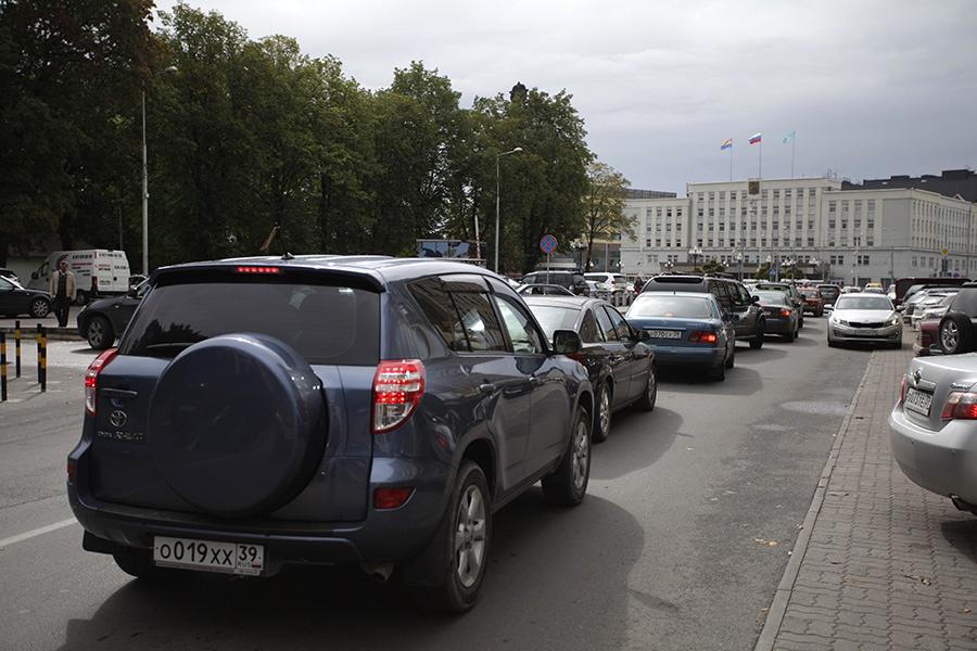 Не красный, не желтый и не зеленый: почему не работает новый светофор на Гаражной