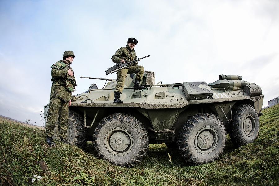 «Огонь!»: боевая подготовка морпехов в Хмелёвке (фото)