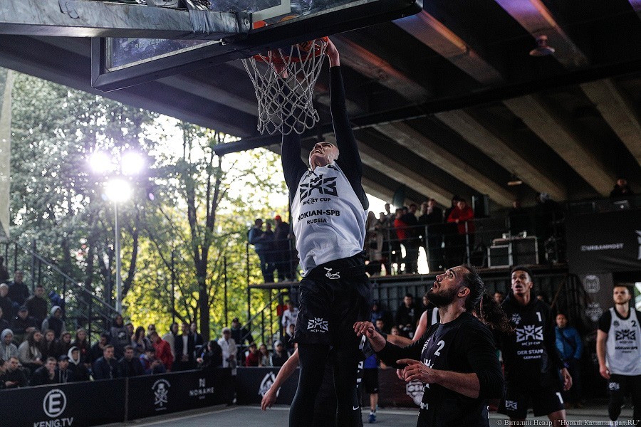 Слэмданк под мостом: в Калининграде прошел статусный турнир по стритболу (фото)