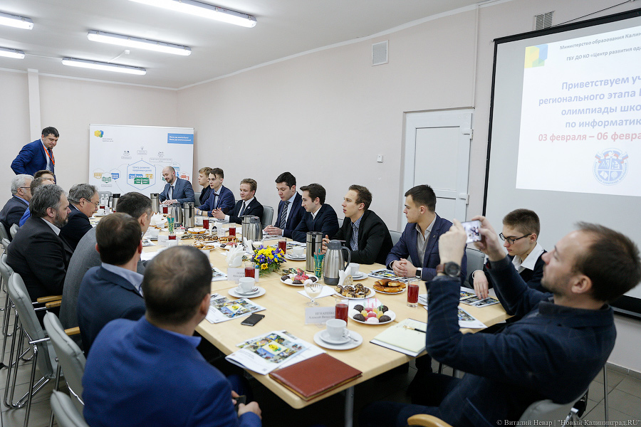 Гениальное место: как Алиханов с одаренными школьниками и IT-шниками общался