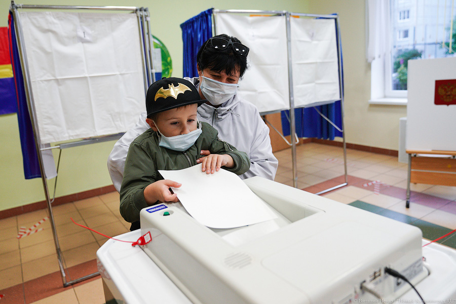 На участках и на кухне: как в Калининградской области прошёл первый день выборов