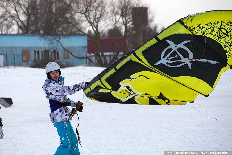 «Без тормозов»: репортаж с соревнований по сноукайтингу и айсбордингу