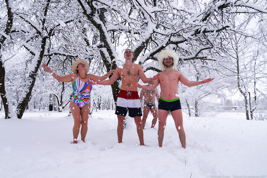 Самовар и прорубь: как проводят зиму калининградские моржи