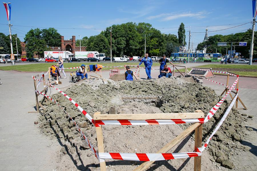 Между ямой и Китаем: как «янтарщики» на площади Василевского митинговали