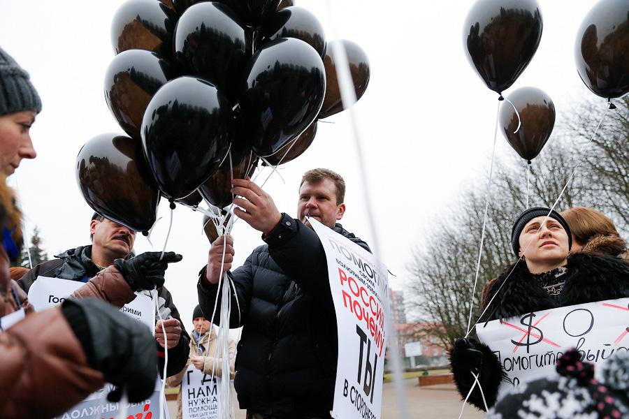 «Мы против валютного рабства»: чего просят валютные заемщики в Калининграде